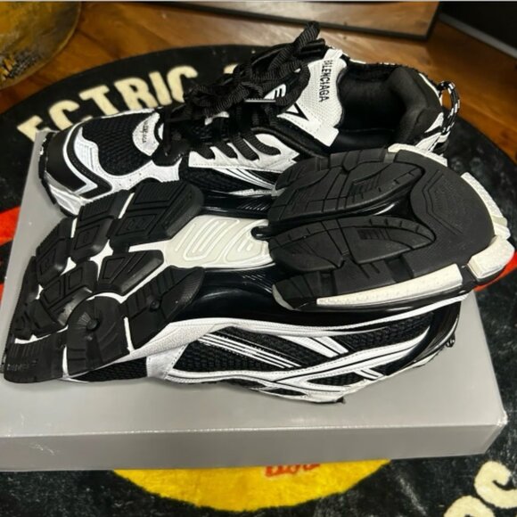 Balenciaga Runners black/white (size 9 men) - Picture 5 of 6